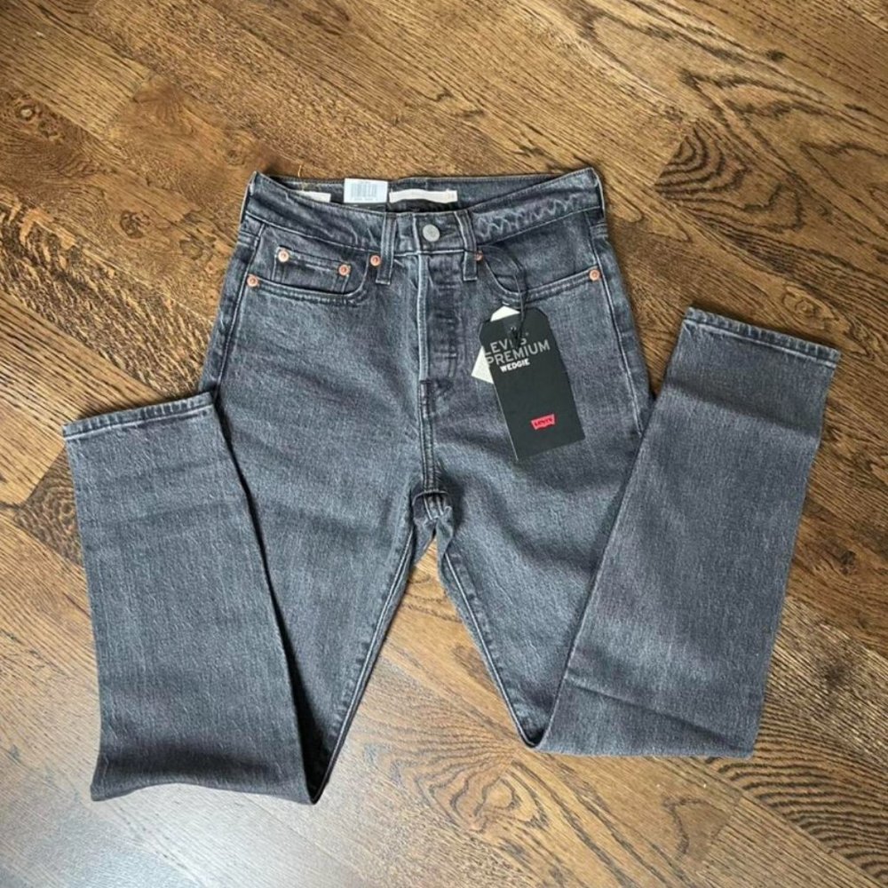 NWT Levi’s Wedgie Jeans